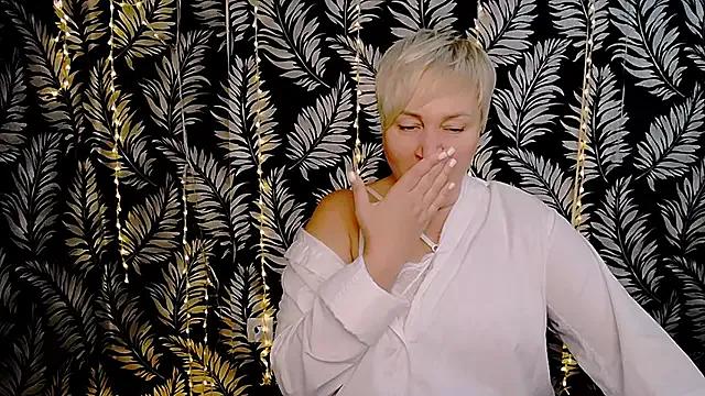 Olivia_playful — Sexual talk, caresses, topless