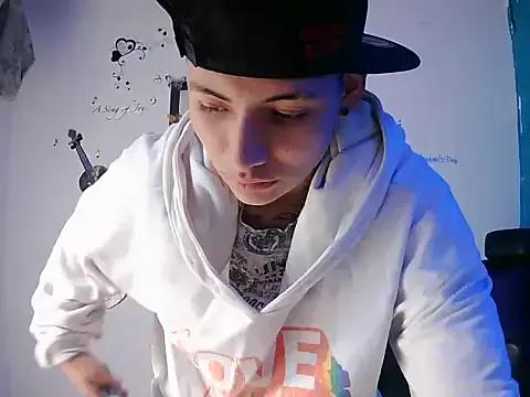 Owen_tomboy — show boob