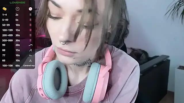 StripChat pale_skin is Freechat pale_skin — yoyoo
