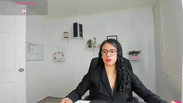 paulina_dossantos — Discover the secretary's naughty side