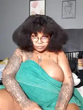 Freechat PearlSexxy69 on StripChat