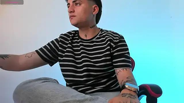 PeytonBox — show naked