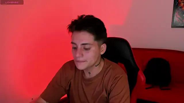 PeytonBox — show naked