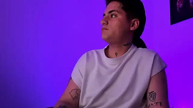 PeytonBox — show naked