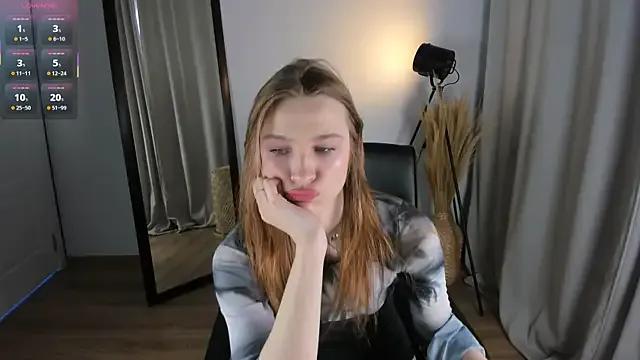 PollyMayer — Shake ass