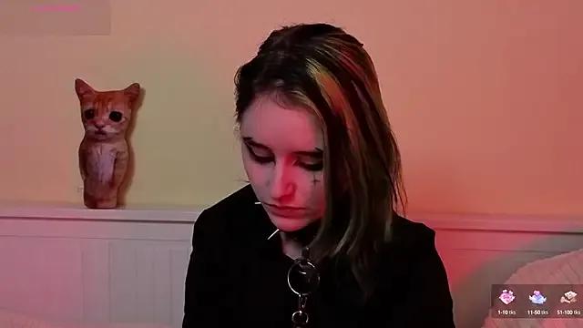 PortiaHedge — Massage boobs under top