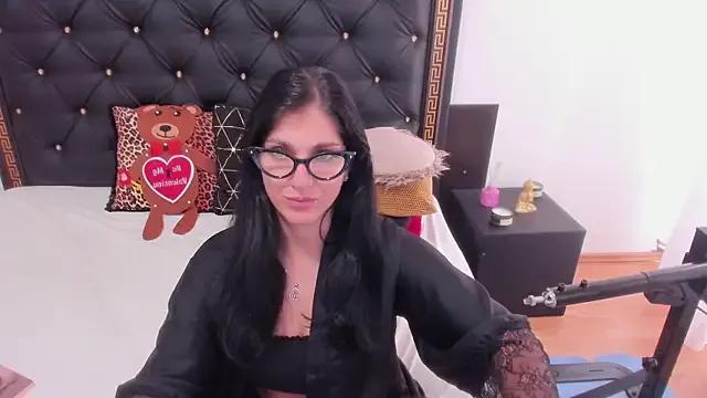 Freechat PreciousAillyn on StripChat