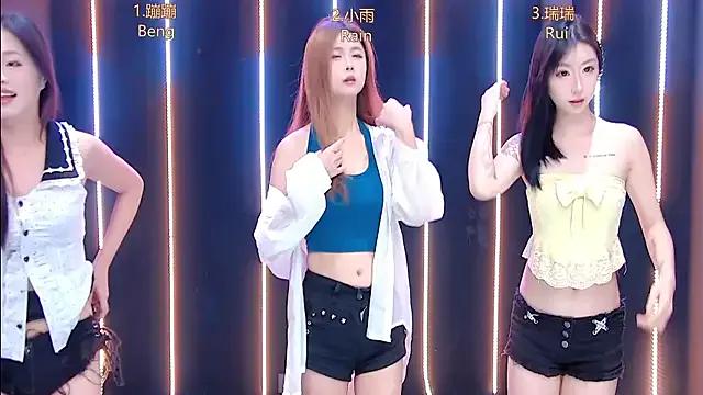 StripChat queen-001 is Group queen-001 — Group on StripChat