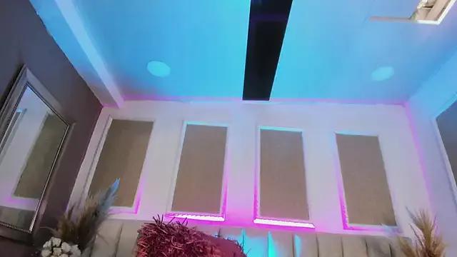 queen_satin on StripChat 