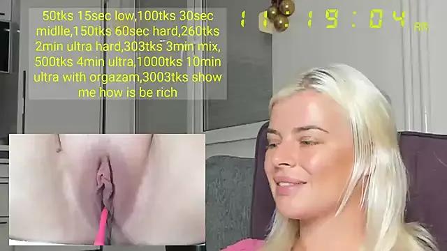 queenofthenighttt on StripChat 