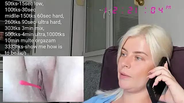 queenofthenighttt on StripChat 