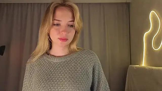 RanaeLaine — air kiss