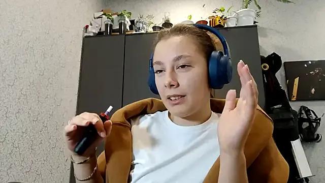 RavenGirlThier — tease tits