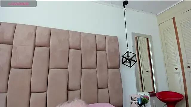 Freechat RavynRouge on StripChat