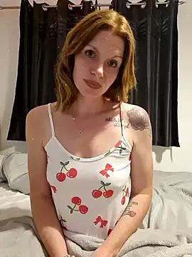 RedheadBeautt — Flash boobs 