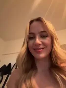Freechat rileylovesyou on StripChat