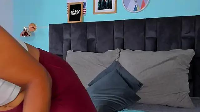 Freechat RiriiBrunette__ on StripChat