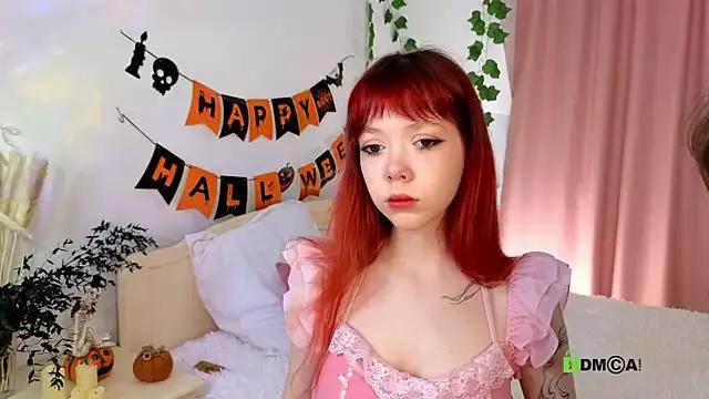 StripChat Rochelle_Dolly is Freechat Rochelle_Dolly — sexy pose on the bed