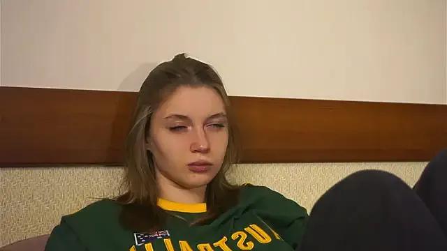 RoslynArcuo — show feet