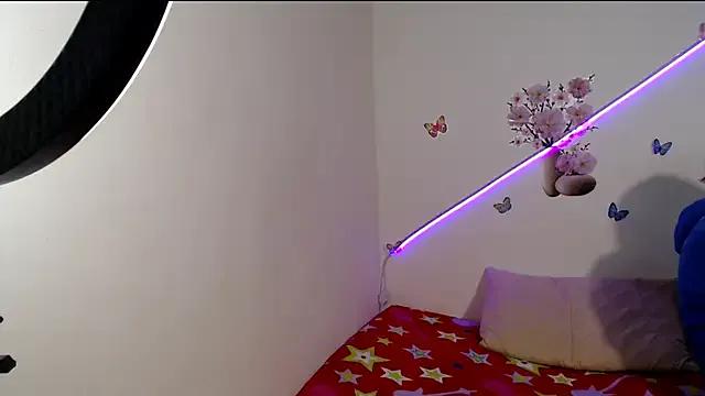 rosyxs1 — PENETRACION DOBLE EN CUATRO...ORGASMO!