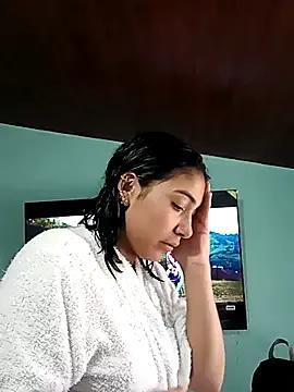 Roxanne_Lambert — I show my tits on public