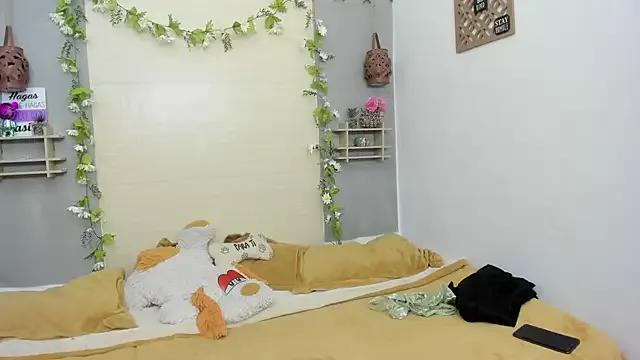 saaracoleman — Sara send a sexy kiss