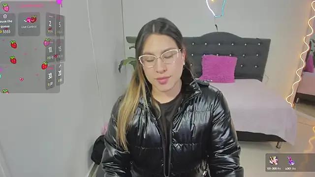 Freechat saaya_tay on StripChat