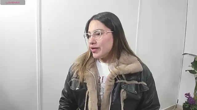 Freechat saaya_tay on StripChat