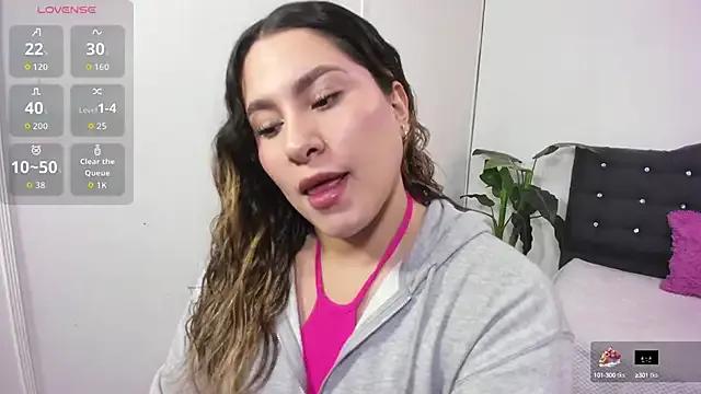 Freechat saaya_tay on StripChat