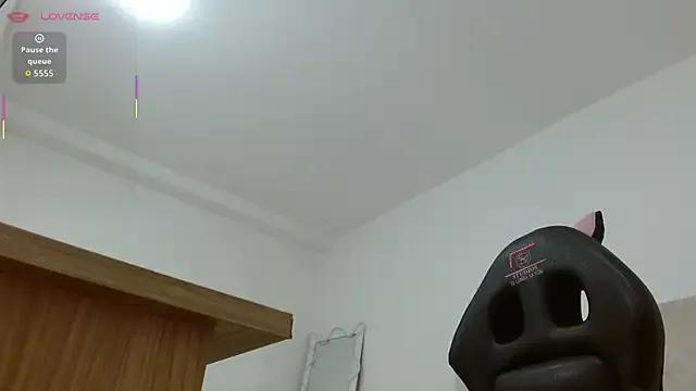 Freechat saaya_tay on StripChat