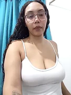 Sabor_A_Canelaa —  show de squirting  
