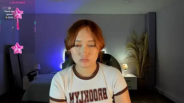 Samara_Hilton_2 — Oil show on tits