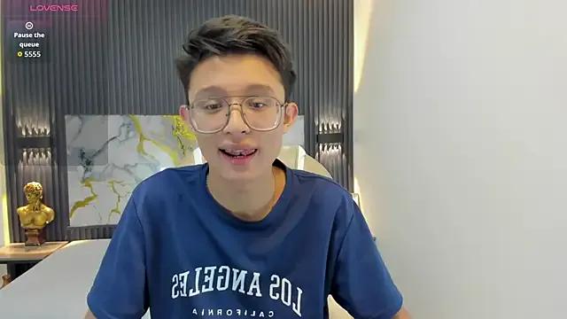 SantiagoRusso18 — show masturbation + cum