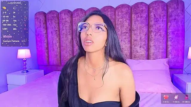 Sapphire_01 on StripChat 
