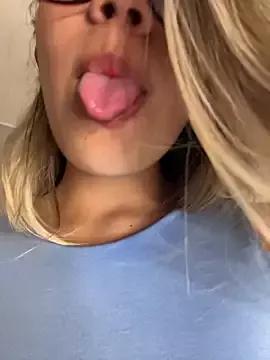 sara_calderon on StripChat 