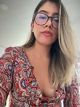 sara_calderon on StripChat 