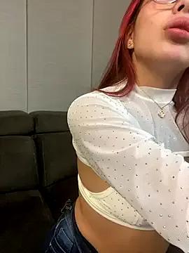 Freechat Sara_pink18 on StripChat