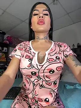 saragill323 on StripChat 