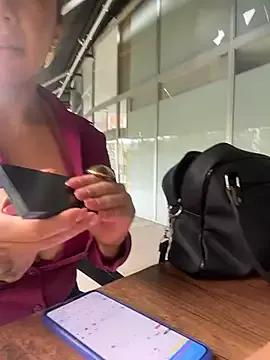 Sarahlove_90 — Rub clit