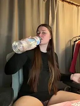 Sasha_Kitten — spread ass close to cam 