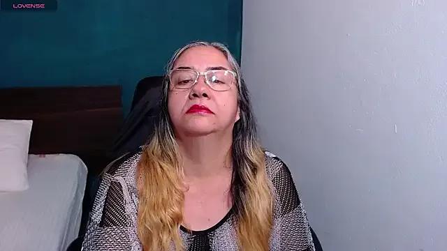 scaelettdubois — masturbacion de pusy y squirt