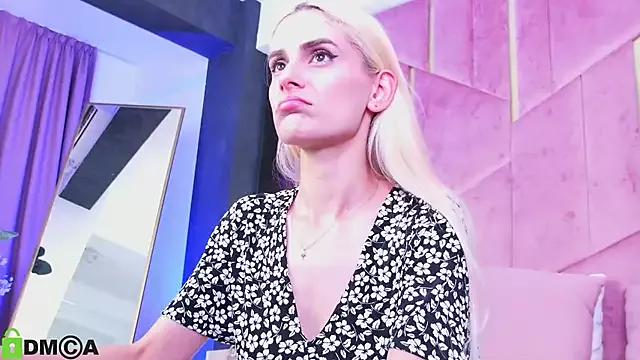Freechat SelenaDaze on StripChat