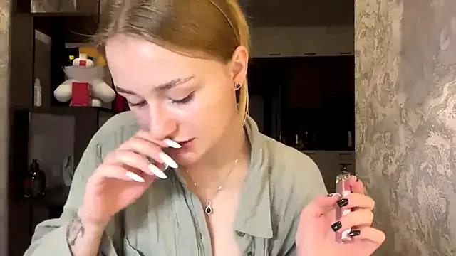StripChat SenaWerre is Freechat SenaWerre — Send Air Kiss