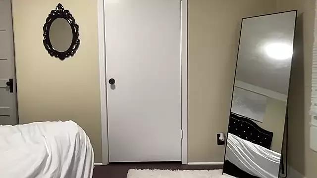 Freechat sexylilly69 on StripChat