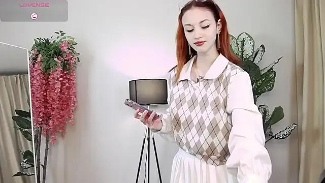 Sexyy_Foxxx — Find out what's under my shirt.