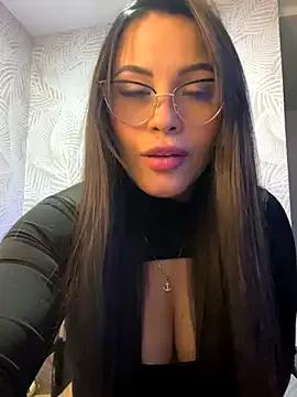 sexyyykloee — make me horny mmm