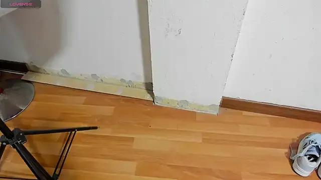 Shantal__G — sniff feet