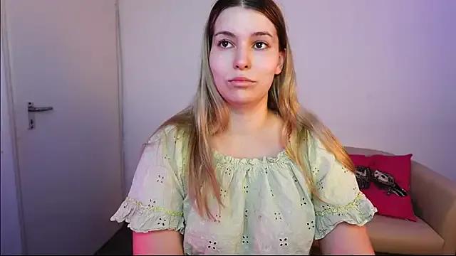 Freechat ShyHotNerd on StripChat