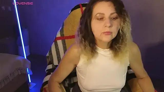 StripChat silvaraNoir is Freechat silvaraNoir — Cream play / sensual self-massage