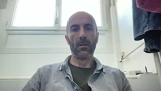 slave44nantes —  poil dehors